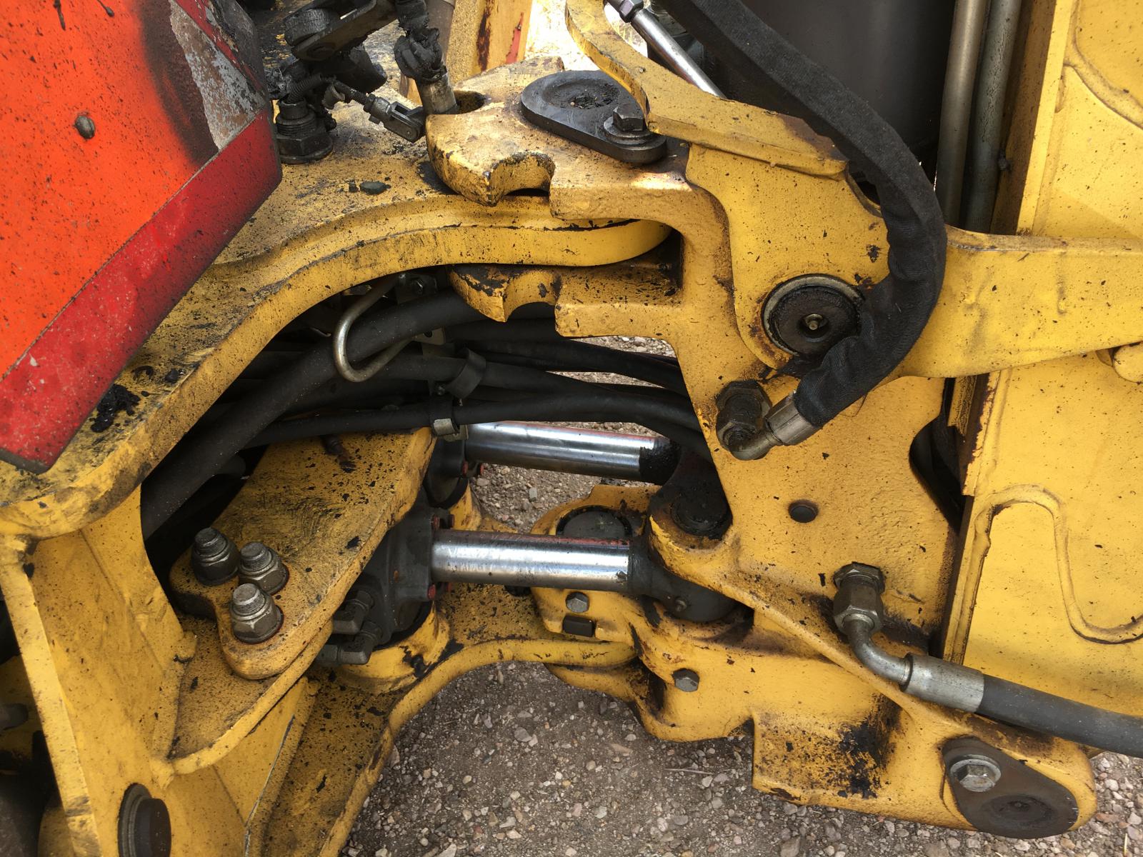 ./imagenes/INVOICE/2019/16188/RETROEXCAVADORA NEW HOLLAND_B110C (26).JPG